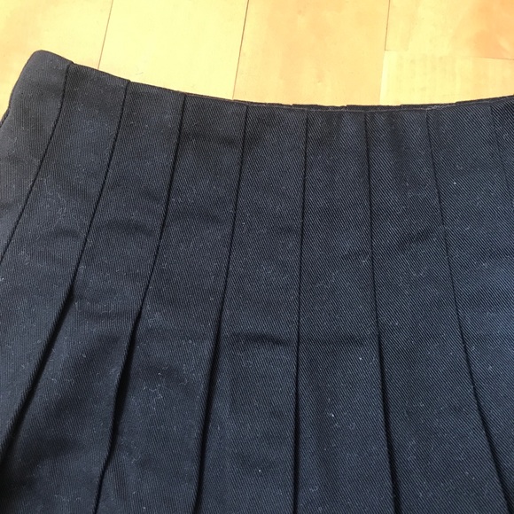 Brandy Melville Black Pleated Dana Skirt NWT - Picture 3 of 4